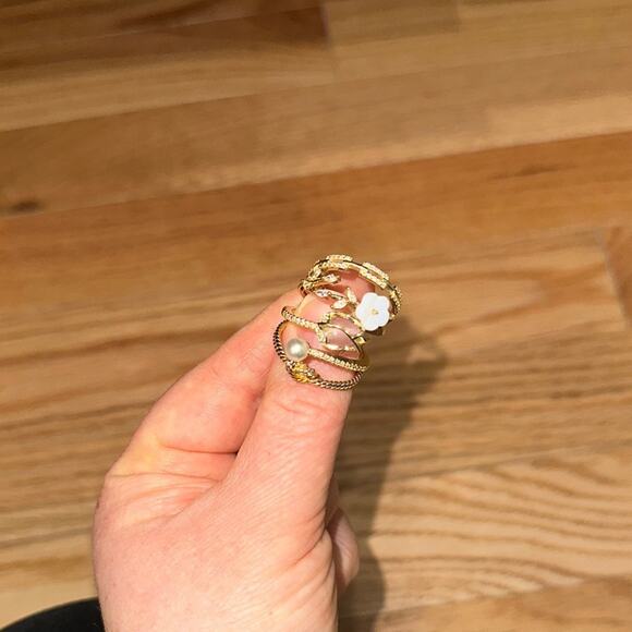 4 gold tone and floral fashion trendy rings size 8 - Picture 1 of 6
